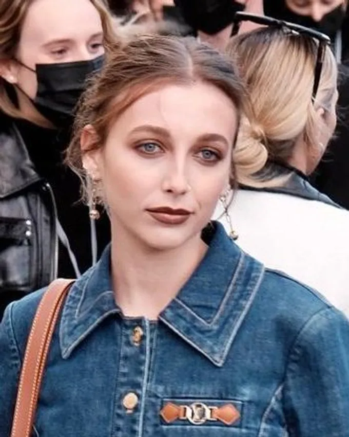 Emma Chamberlain Girlfriend: 2026 Relationship Status